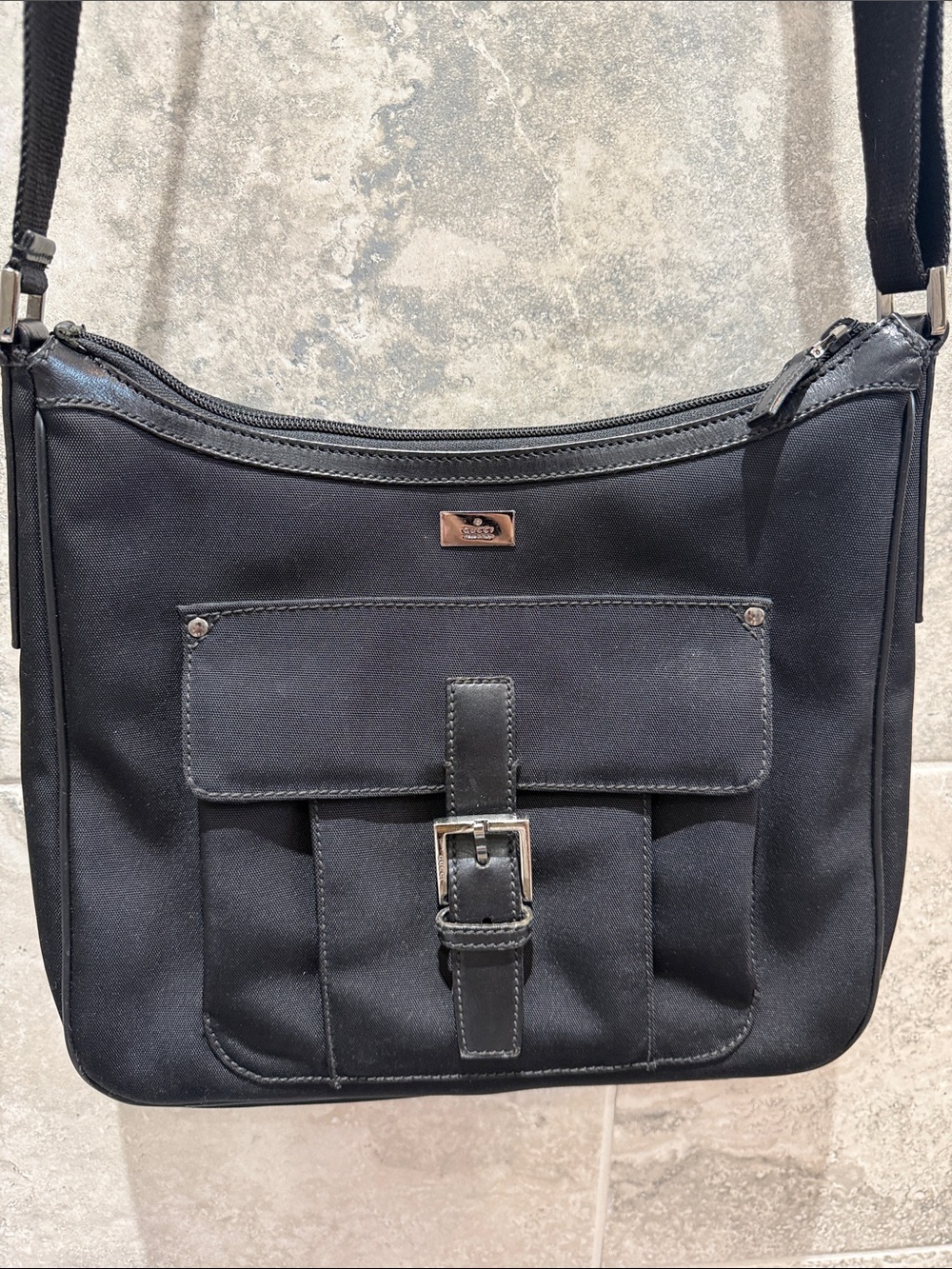 Gucci Black Crossbody Bag with Front Buckle Pocket - Picture 2 of 9